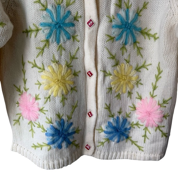 Vintage Hand-Knit Floral Embroidered Cardigan Sweater Cream Multicolor Size S/M - Picture 11 of 11
